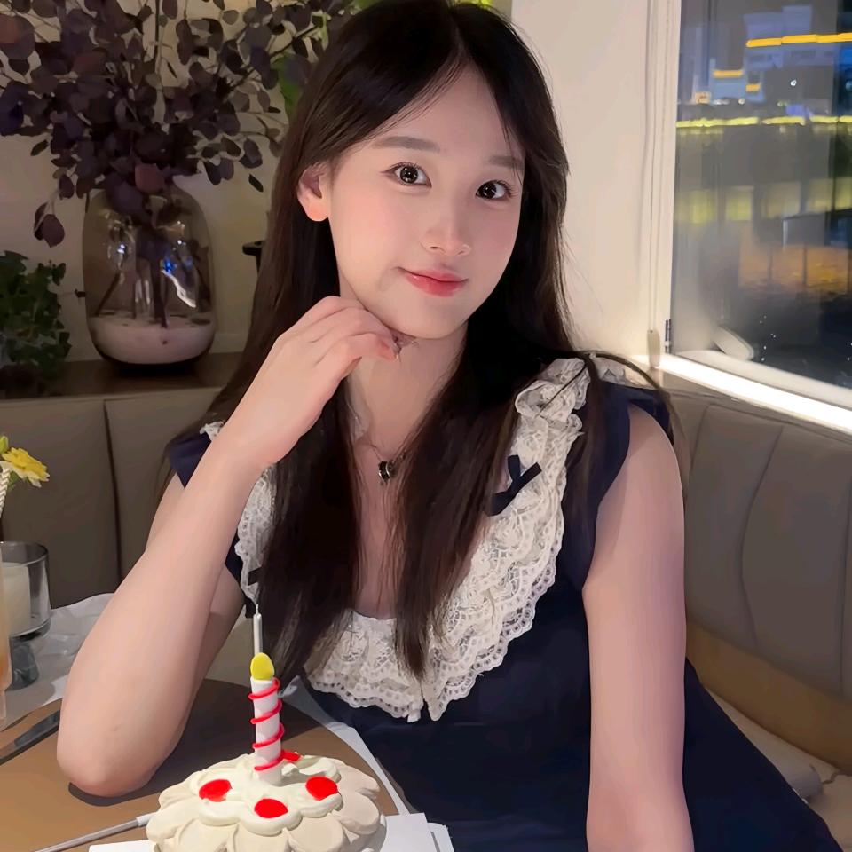 好哇塞一女的🌻