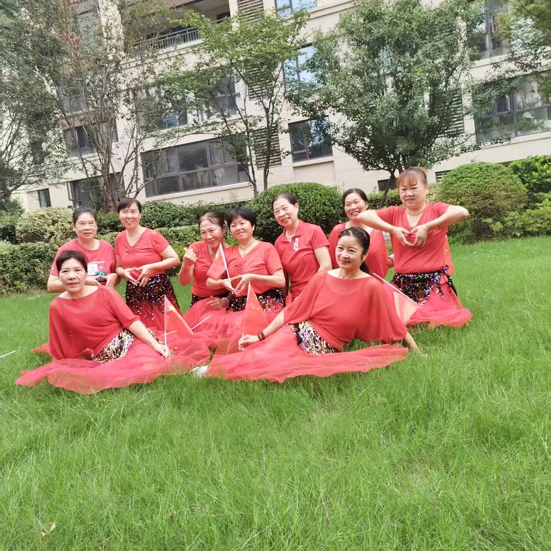 燕姐巜好物在橱窗》