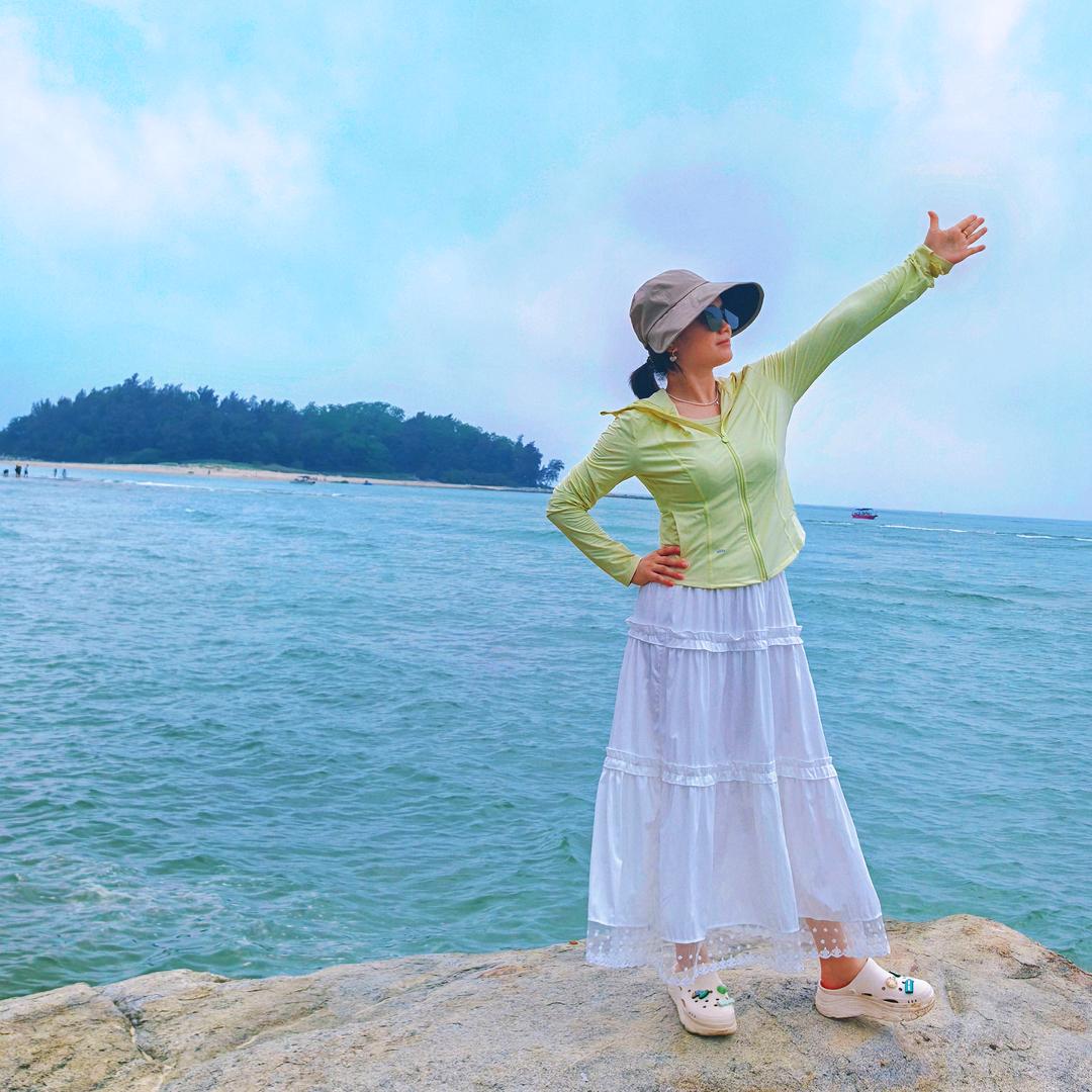 卖珠宝的小姐姐