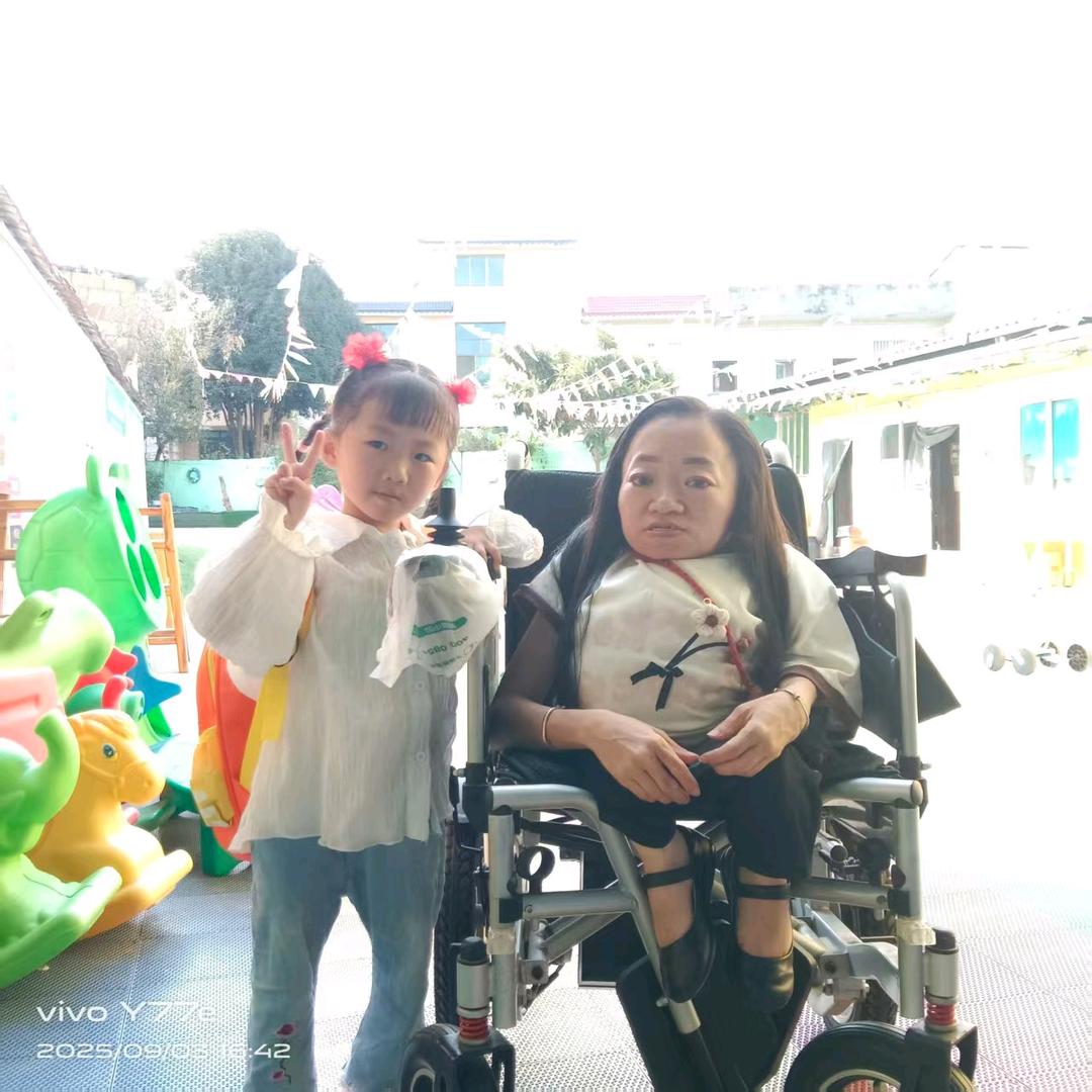 坚强小梅，