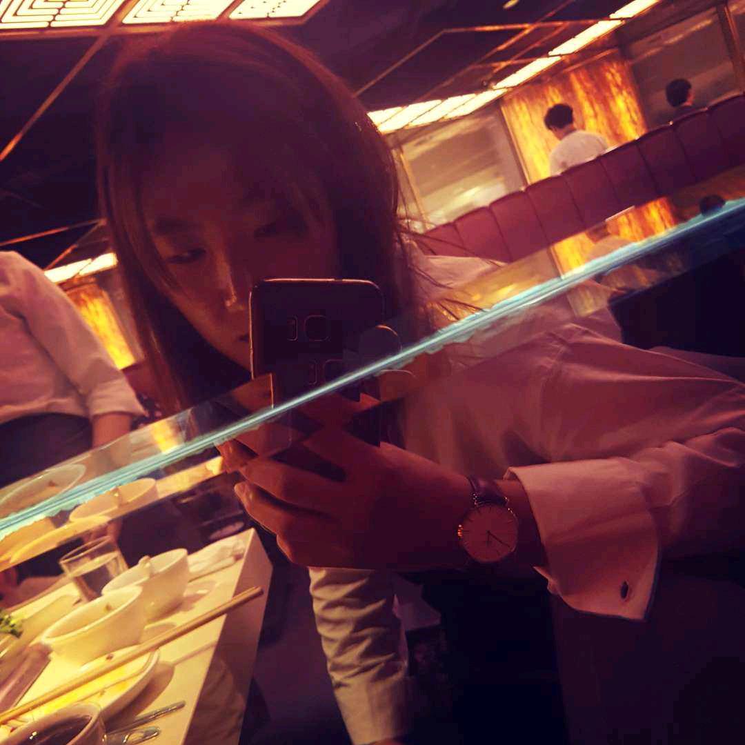 裂缝中的阳光☀️🍒