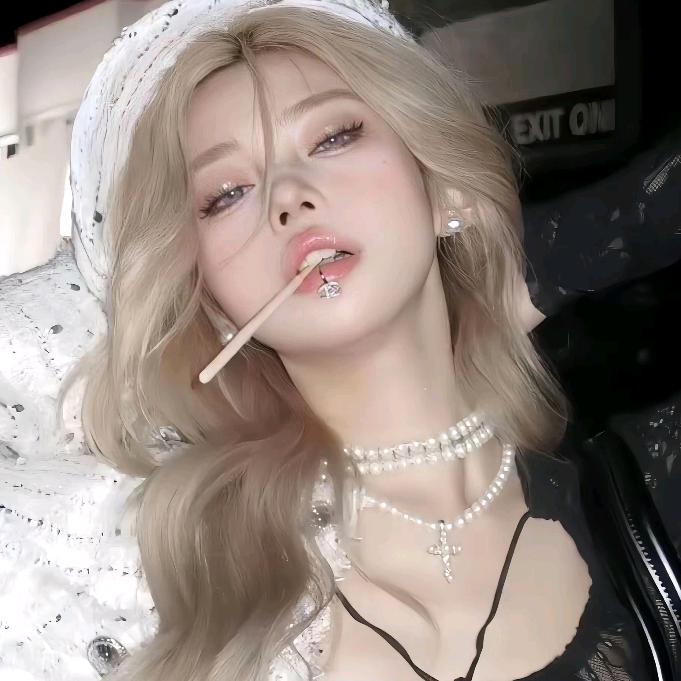 靓点潮玩馆官方号