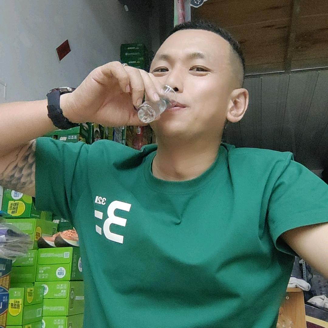 香烟🚬啤酒🍺矿泉水(˘ε ˘)