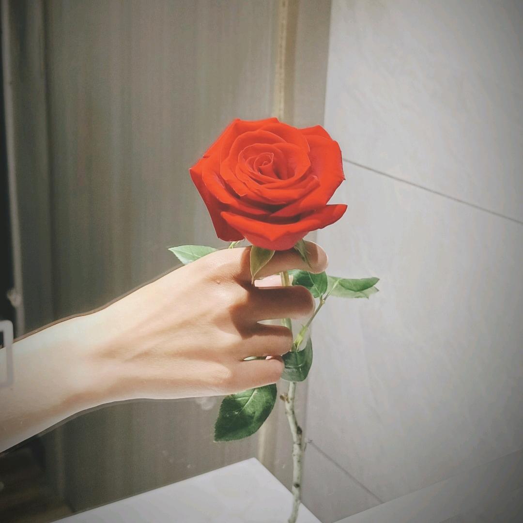 那女的