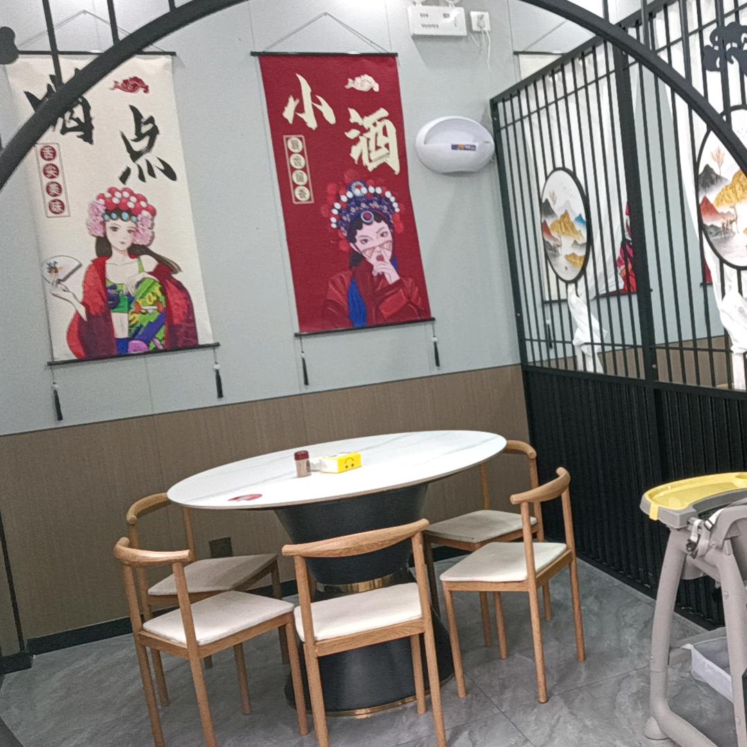 滨河星城楼下的烧烤店