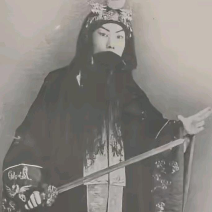 给谭富英送攮子