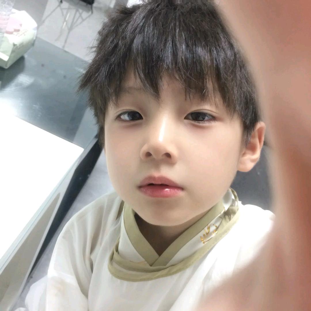 忧郁小熙少