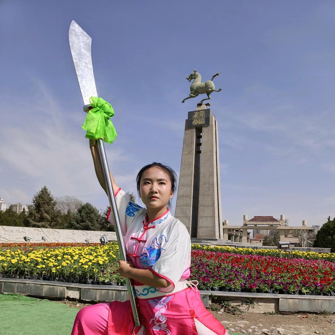 武威侠女丽丽