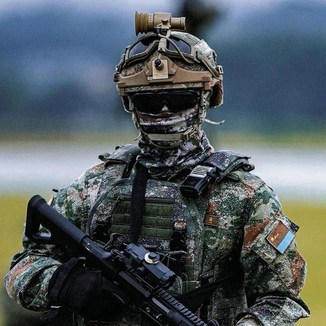 蓝色贝雷帽