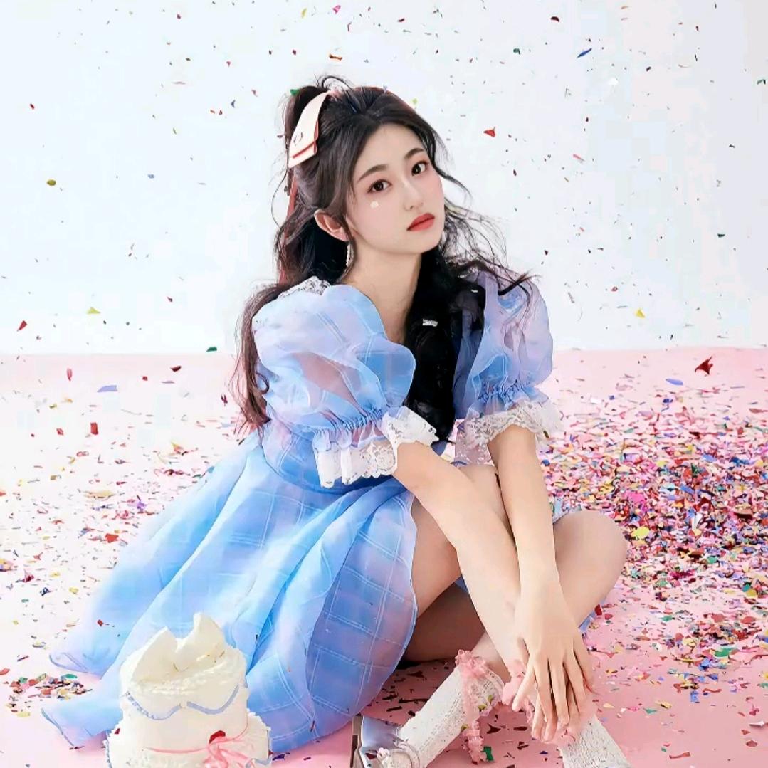 柒柒.