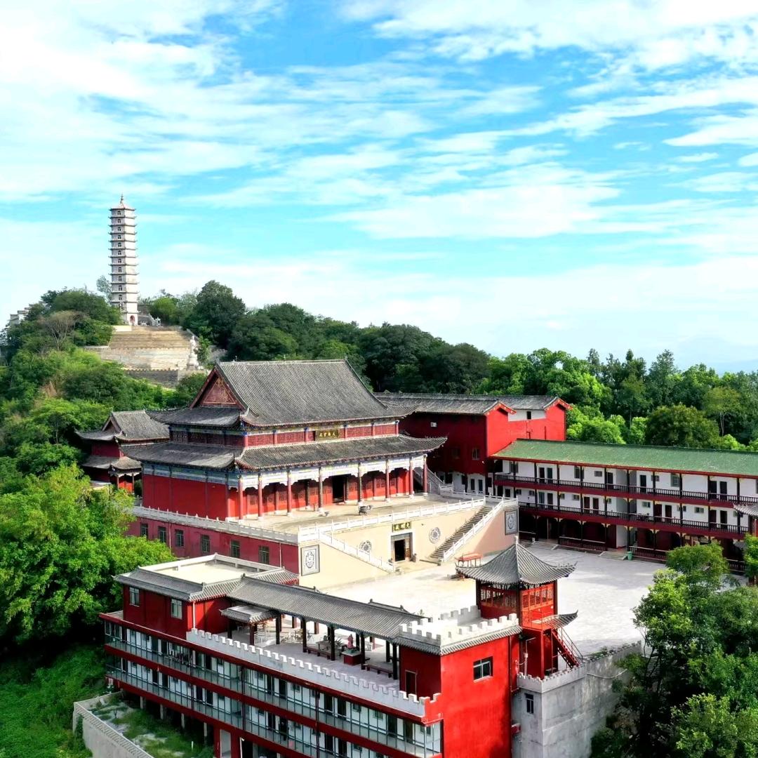 闻一多红烛书画院