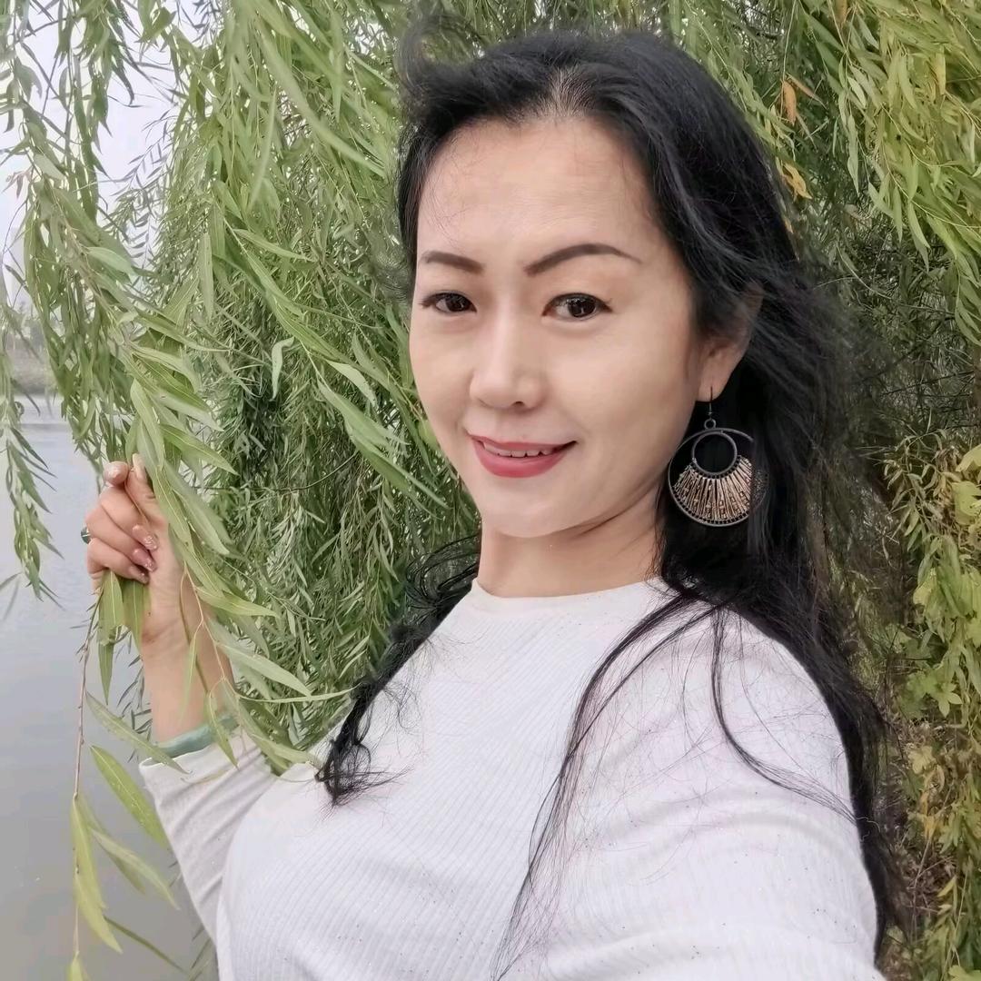 雪儿1👄晚上8.20开播时尚穿搭