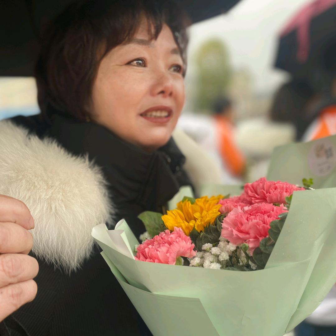 ♀谢女士^.