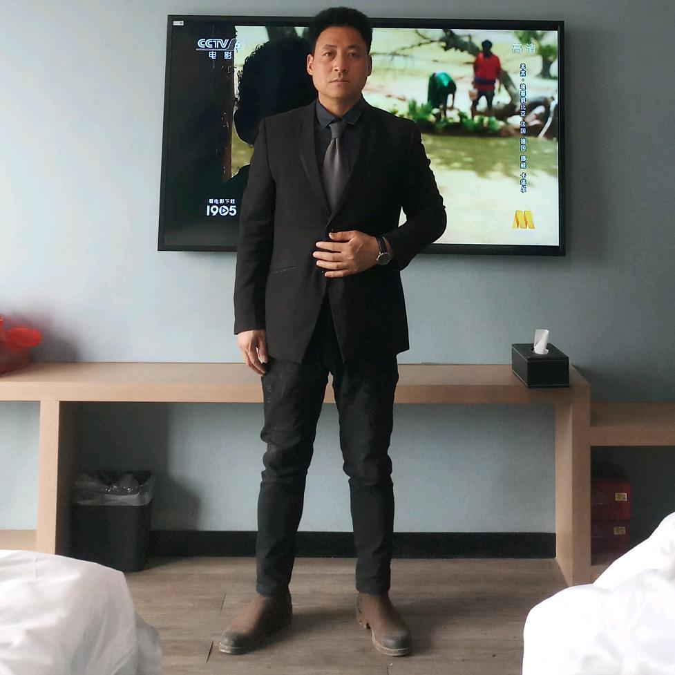 劉EEE明