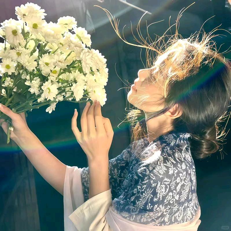 美女也会ᵉᵐᵒ