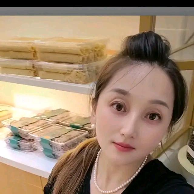 做蛋糕的徐姐，80后，三个娃的妈，