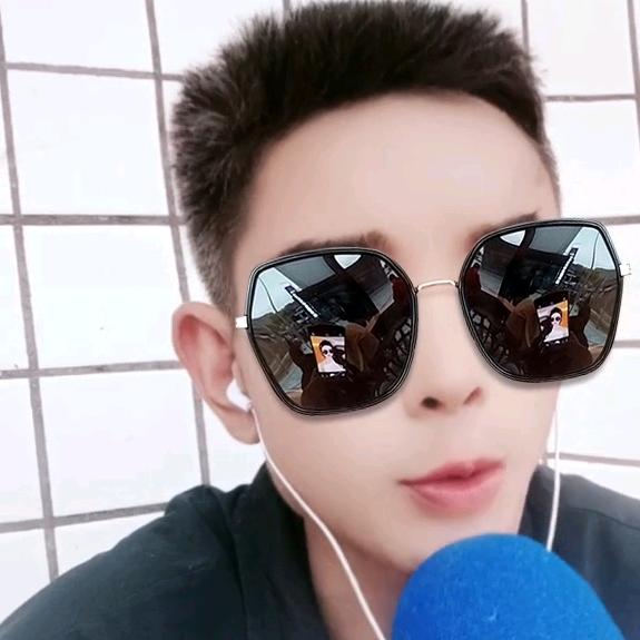 歌手，小虎哥