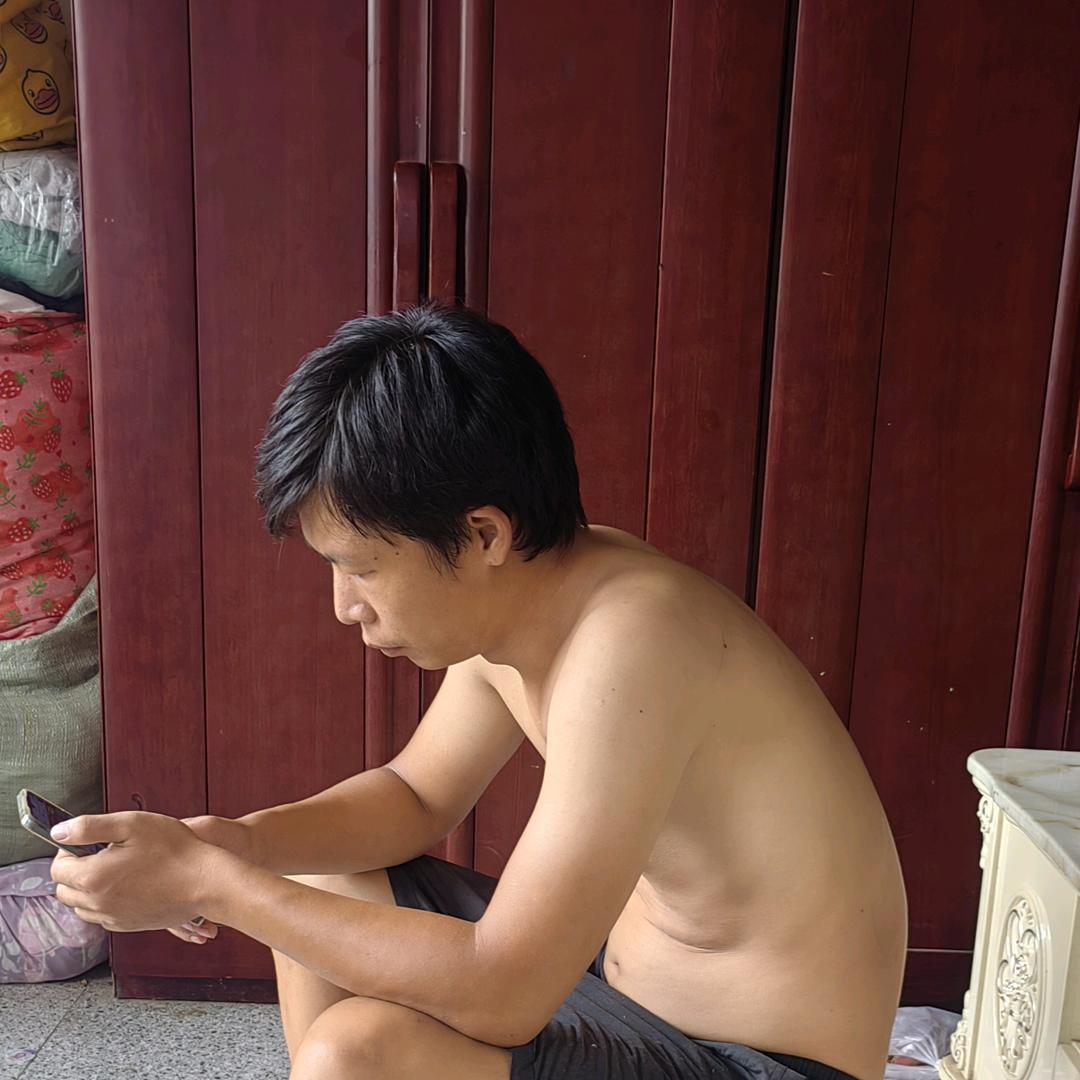 上门回收旧衣服 小任