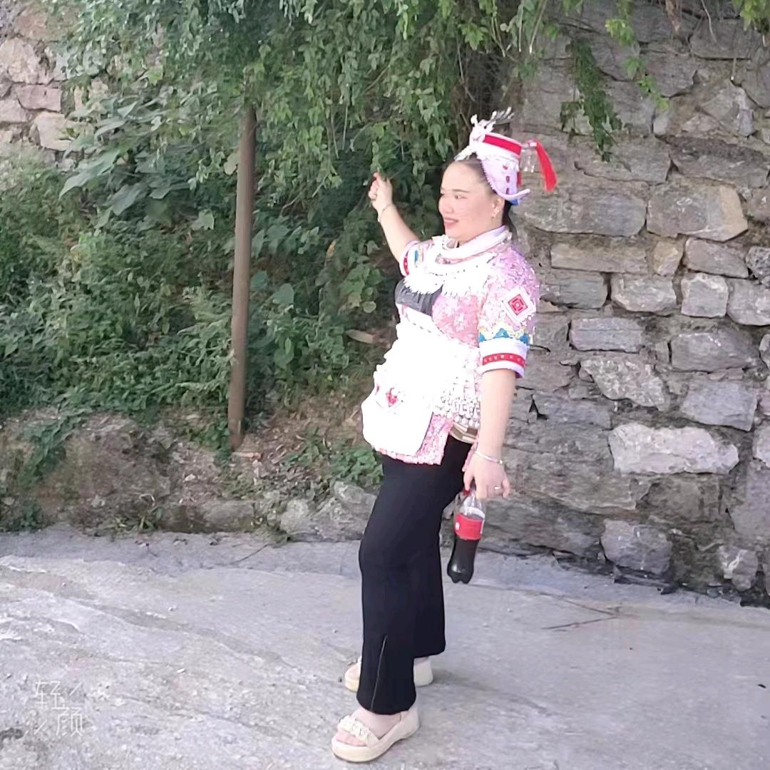 赢珍.