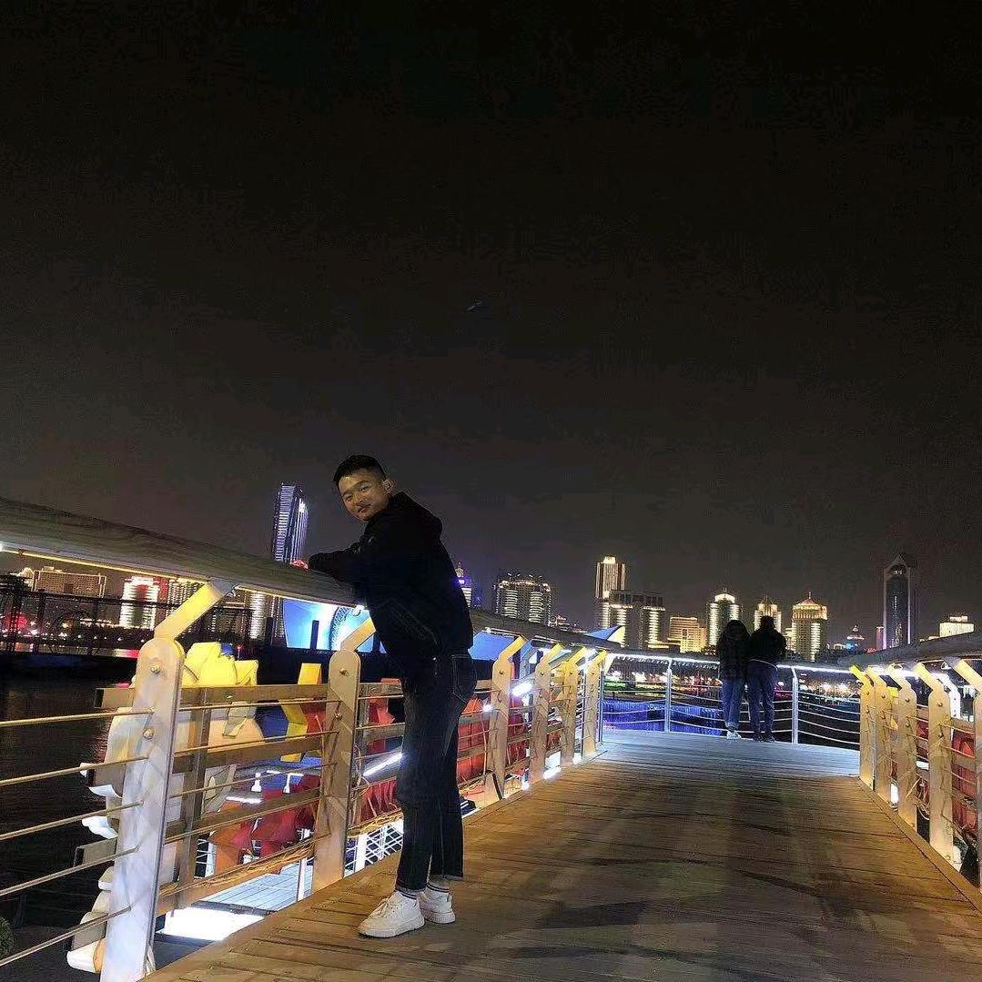 做服装的90后小哥
