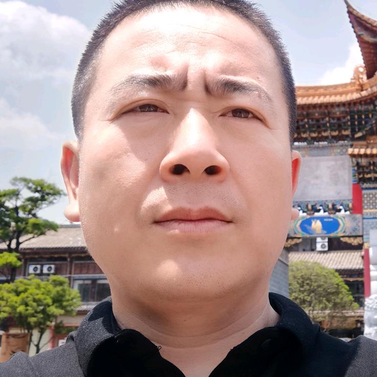 三只松鼠(新泰好运商贸城店)