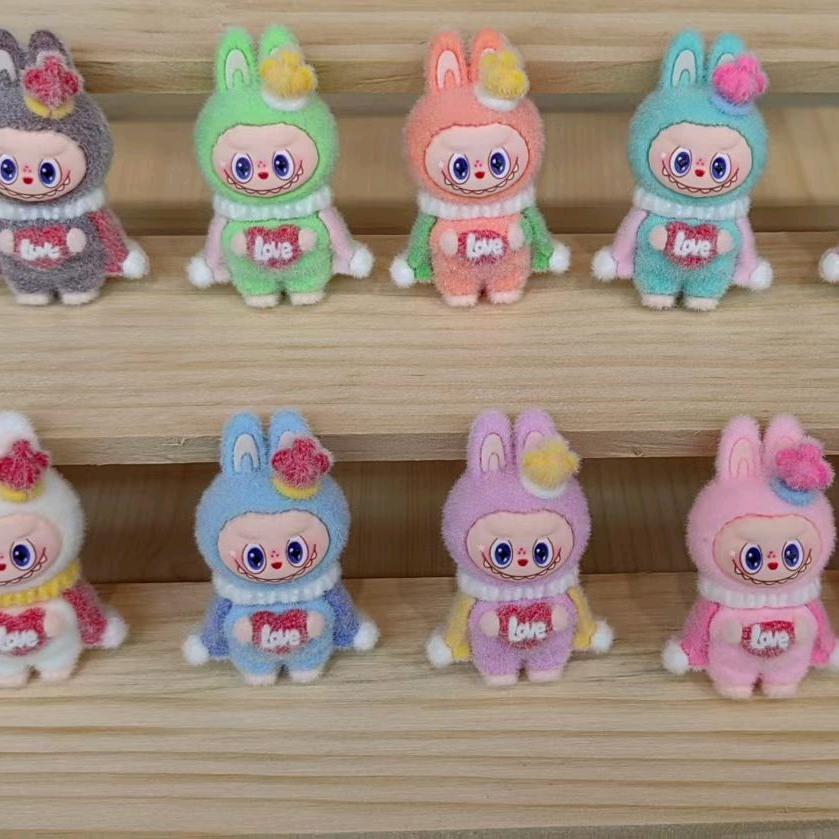 纯情母蟑螂没钱在厕所找蛆拌酱吃。