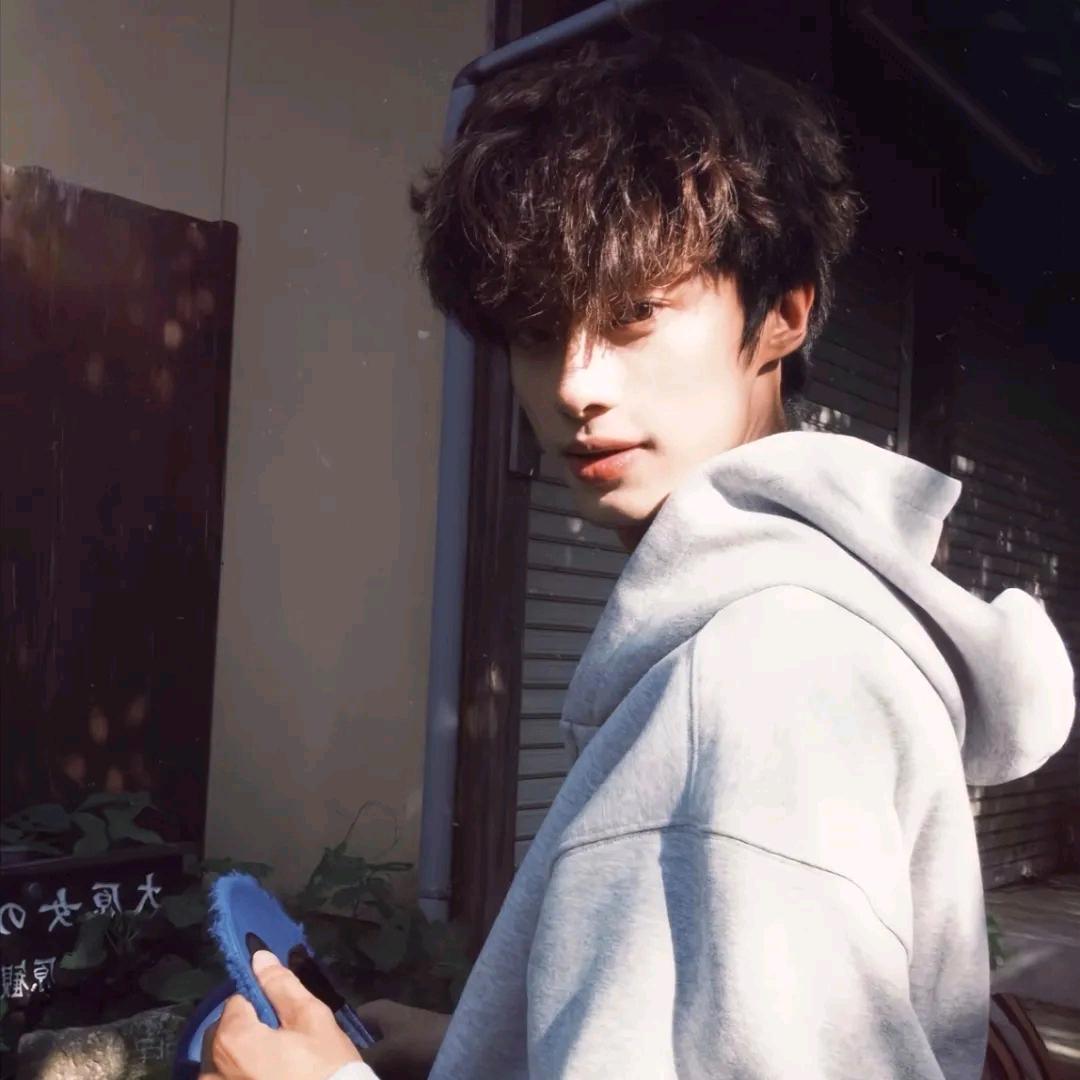 阳光男孩龙傲天之天天早八