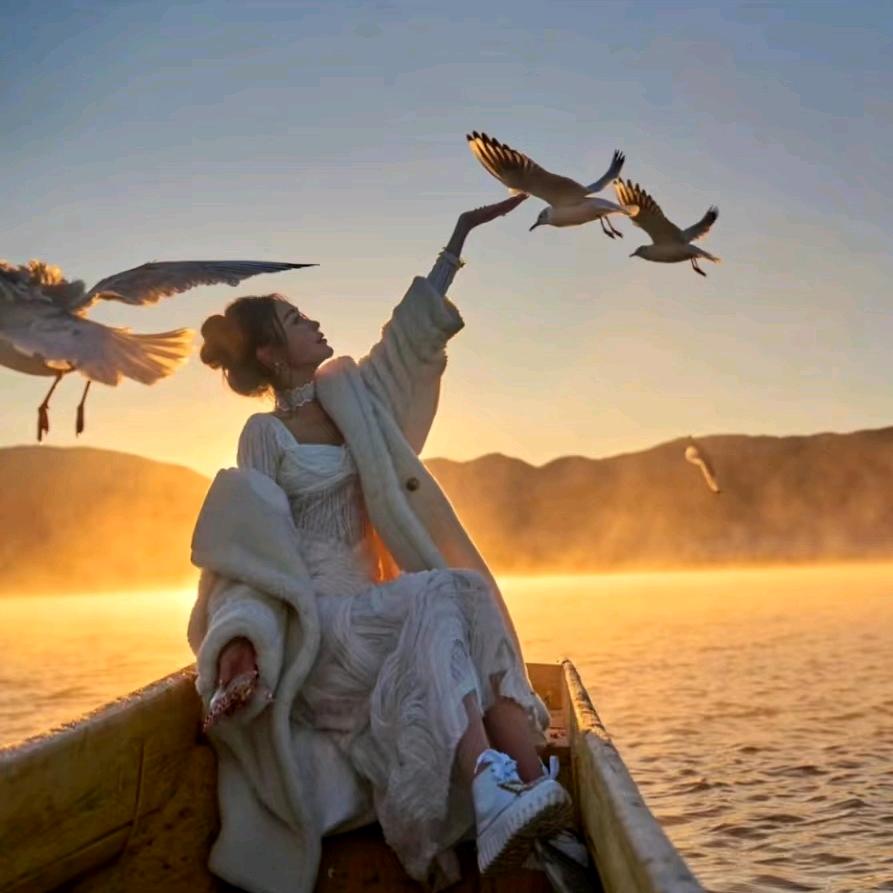 泸沽湖坐船预订