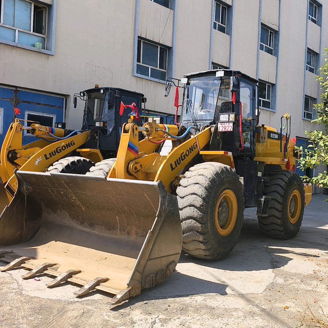 昌吉磊子哥《昌吉市机械租赁》