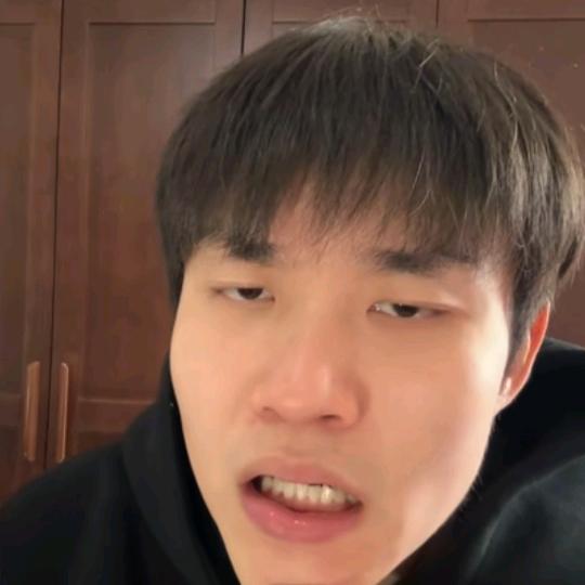 我是爱戴绿色帽子的朵拉泽小公主一枚