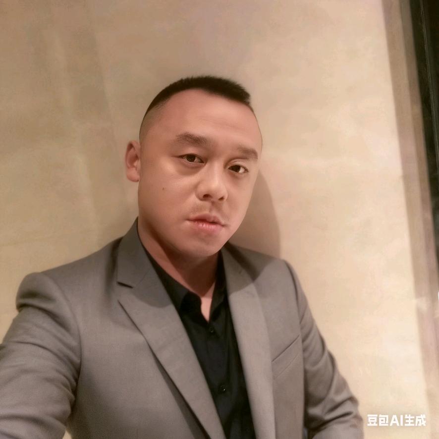 董 磊