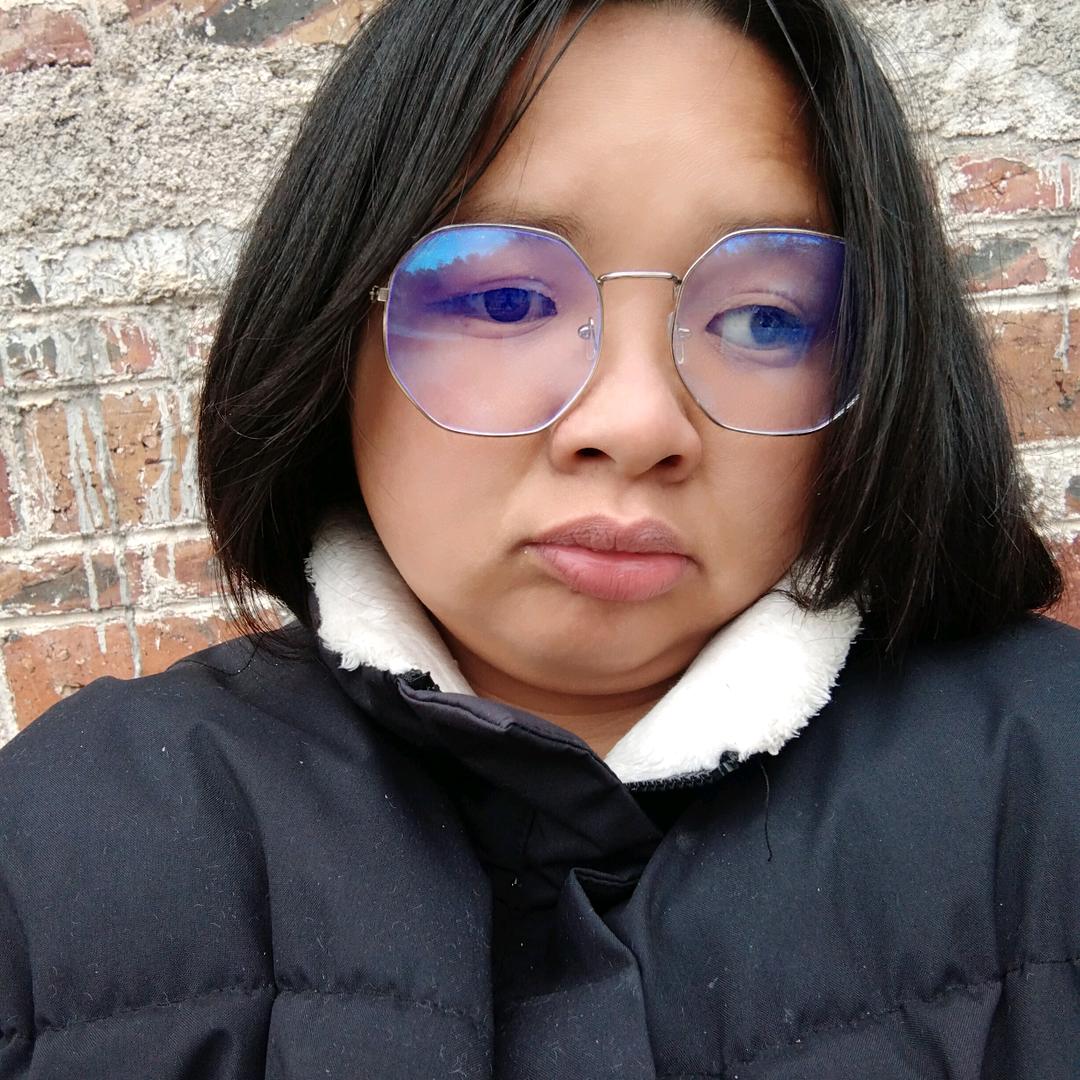 ，