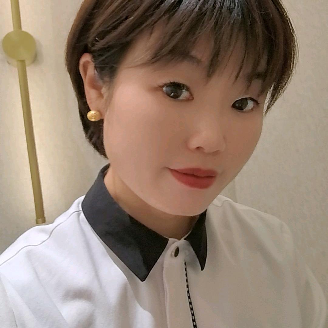 衢州吾悦柒牌男装店店长祝祝