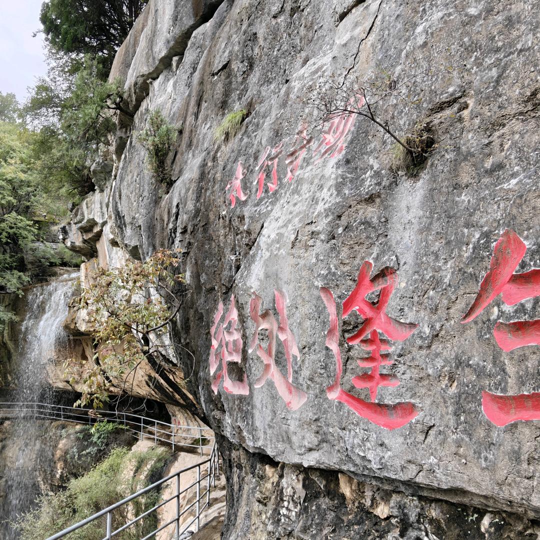 左👂进，右👂🏼出