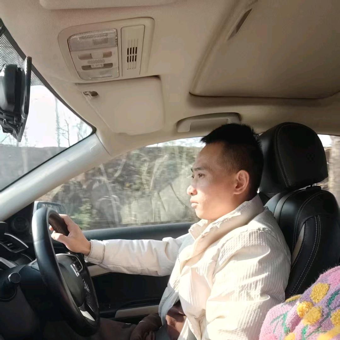 向钱看👀