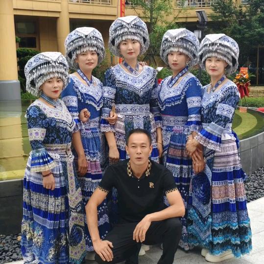 欢乐舞狮演艺团