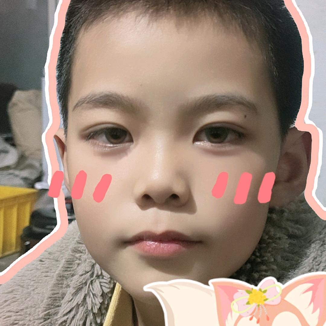 开朗的小男孩