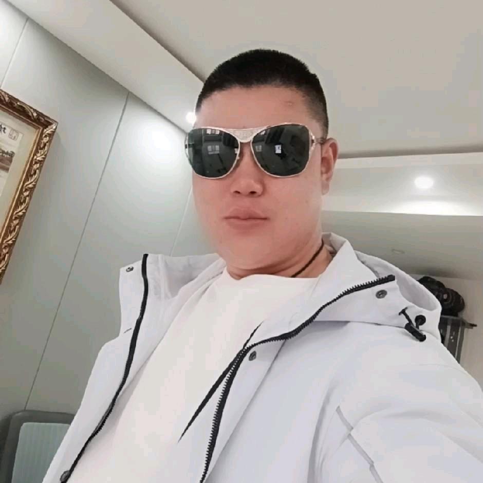 90后龙哥。