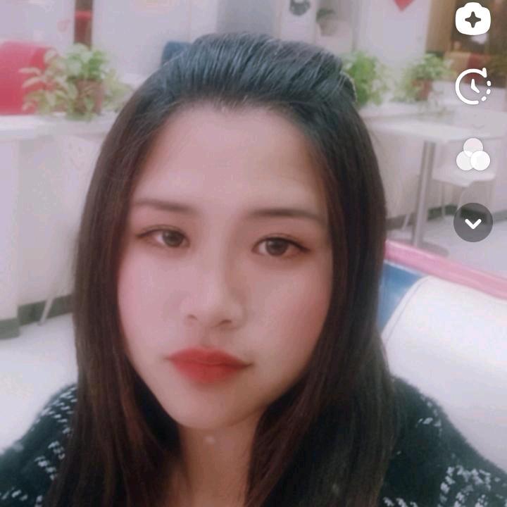 张梦璇     张天泽