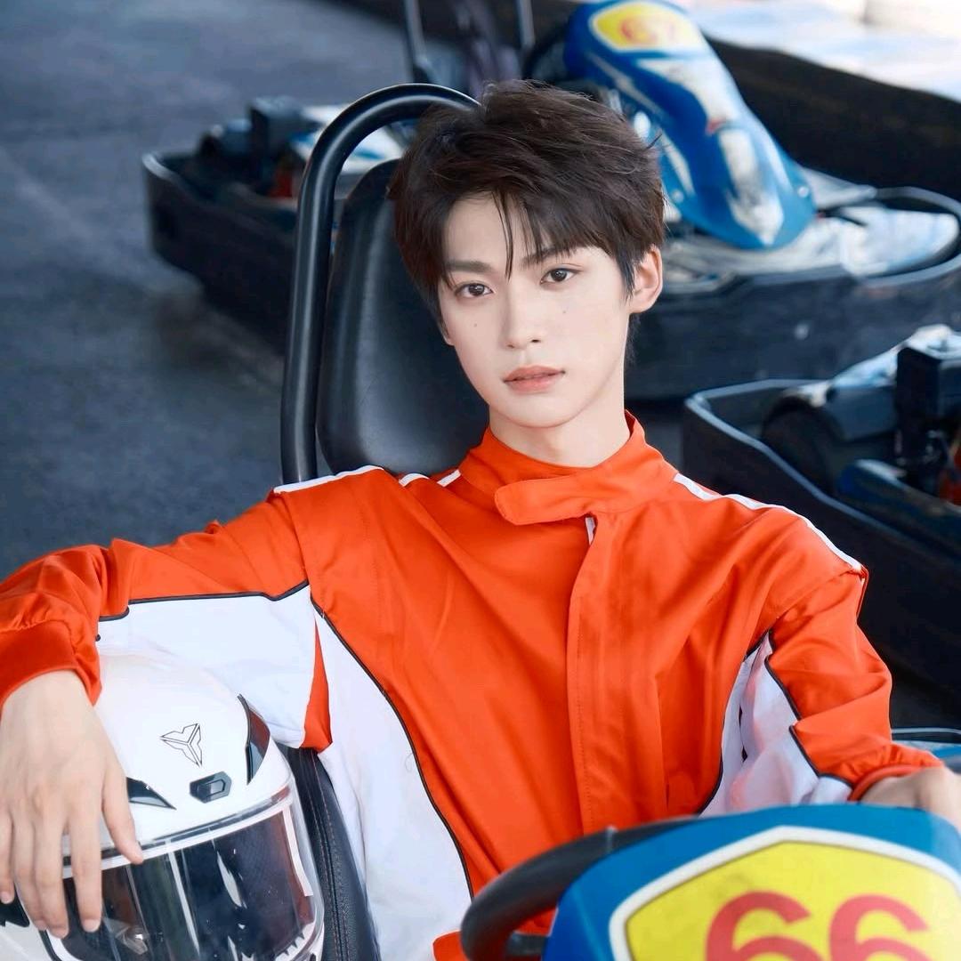 渝ʕ•̀ ω • ʔ🔮