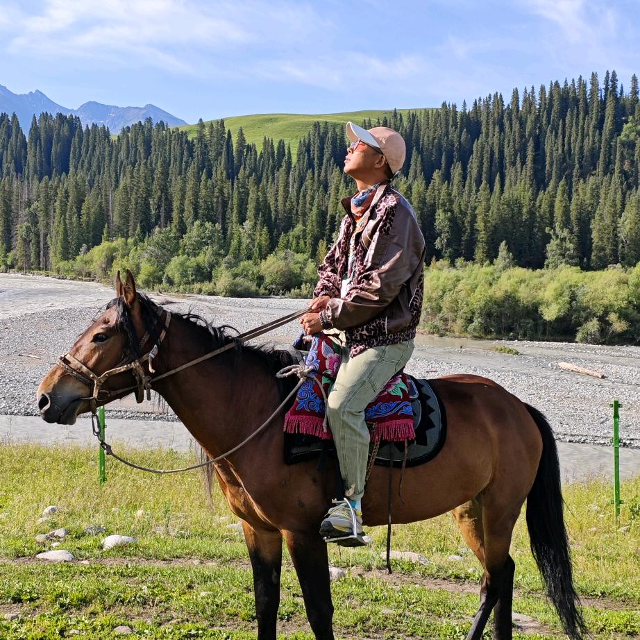 流浪歌手黑狗Higgo