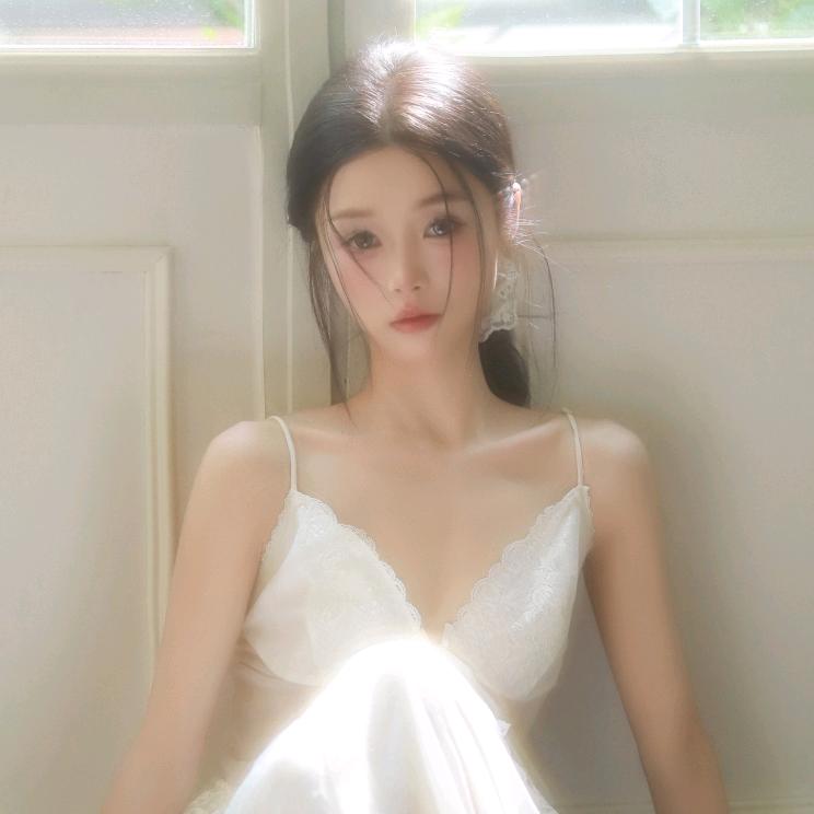 何芷墨🌊𝒳  ℋ