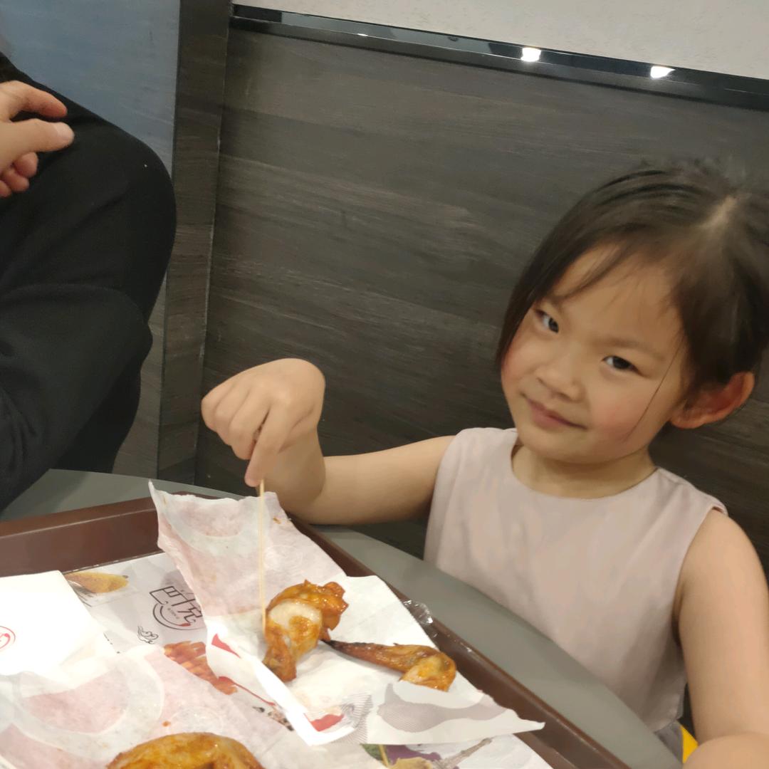 街溜子╭☞( ￣ ▽￣)╭☞