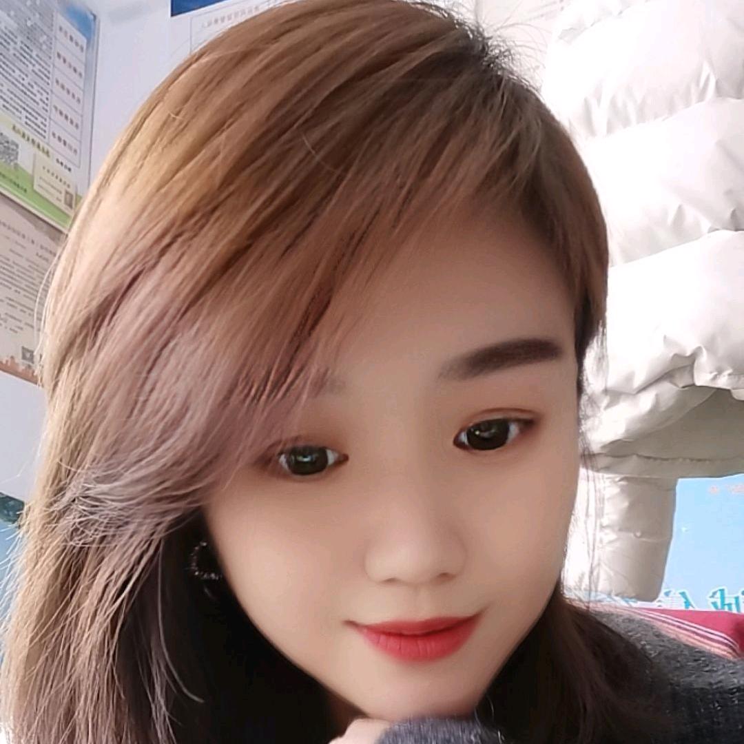 卖纸品元宝的小姐姐