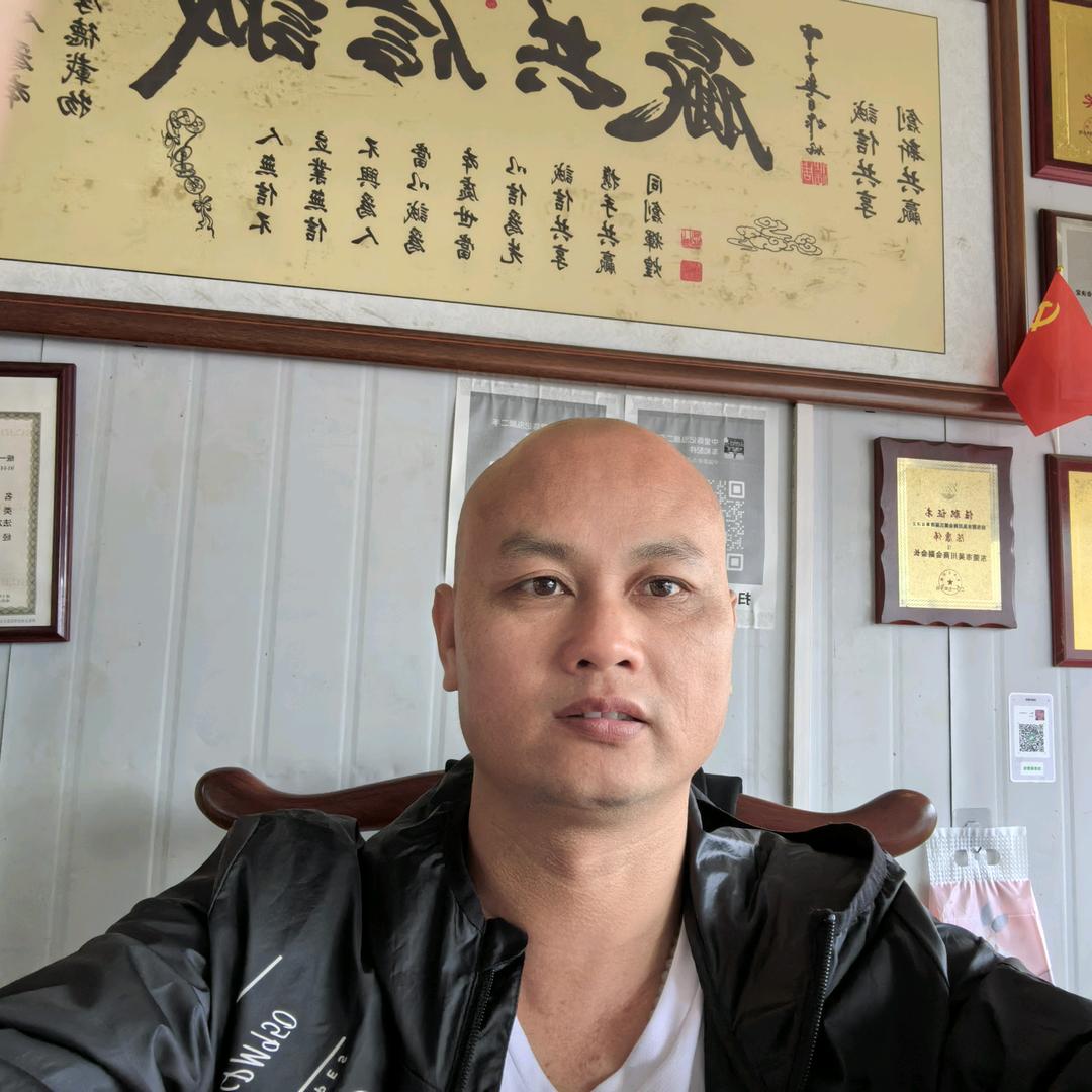 陈记泓顺二手车杰