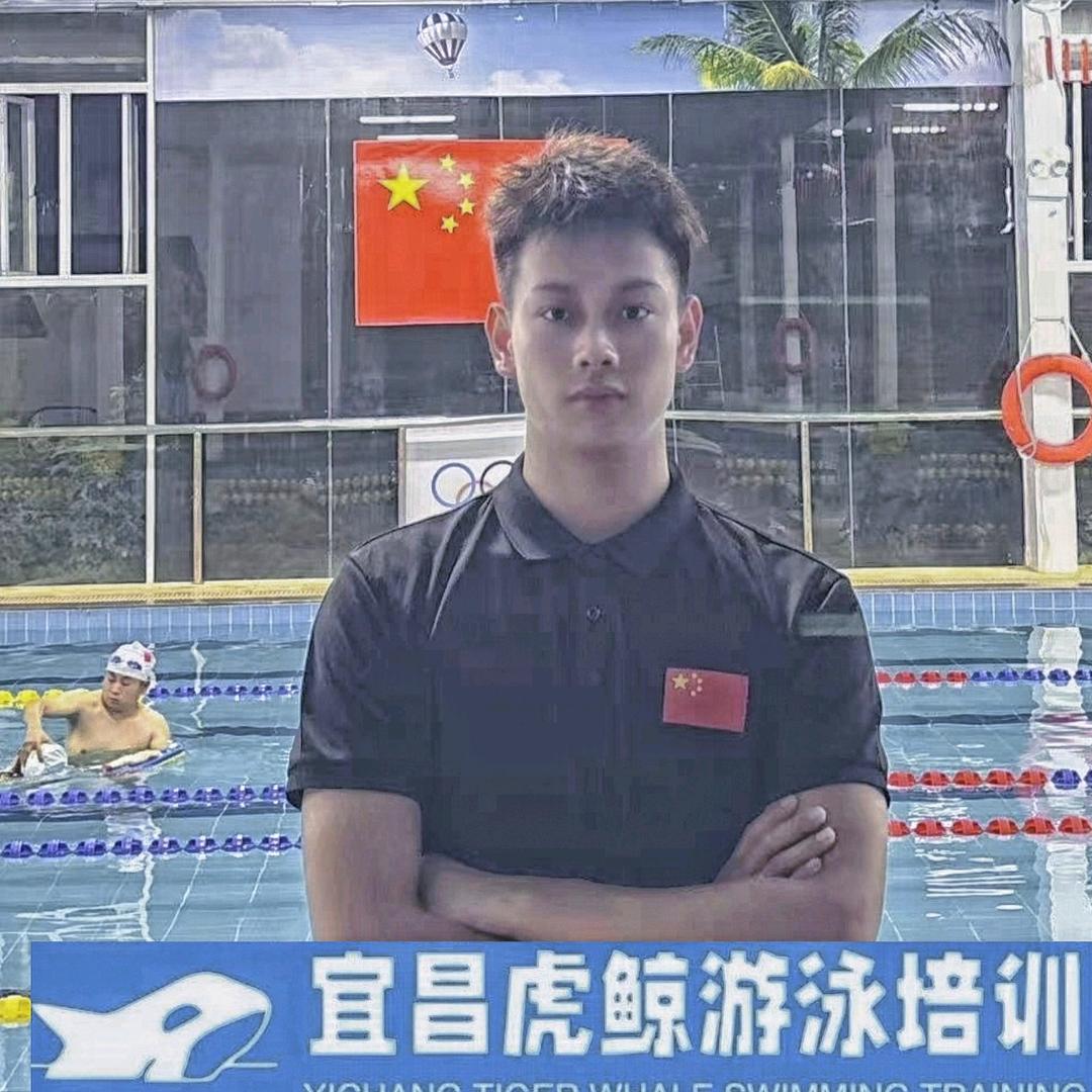 宜昌虎鲸游泳培训周教练