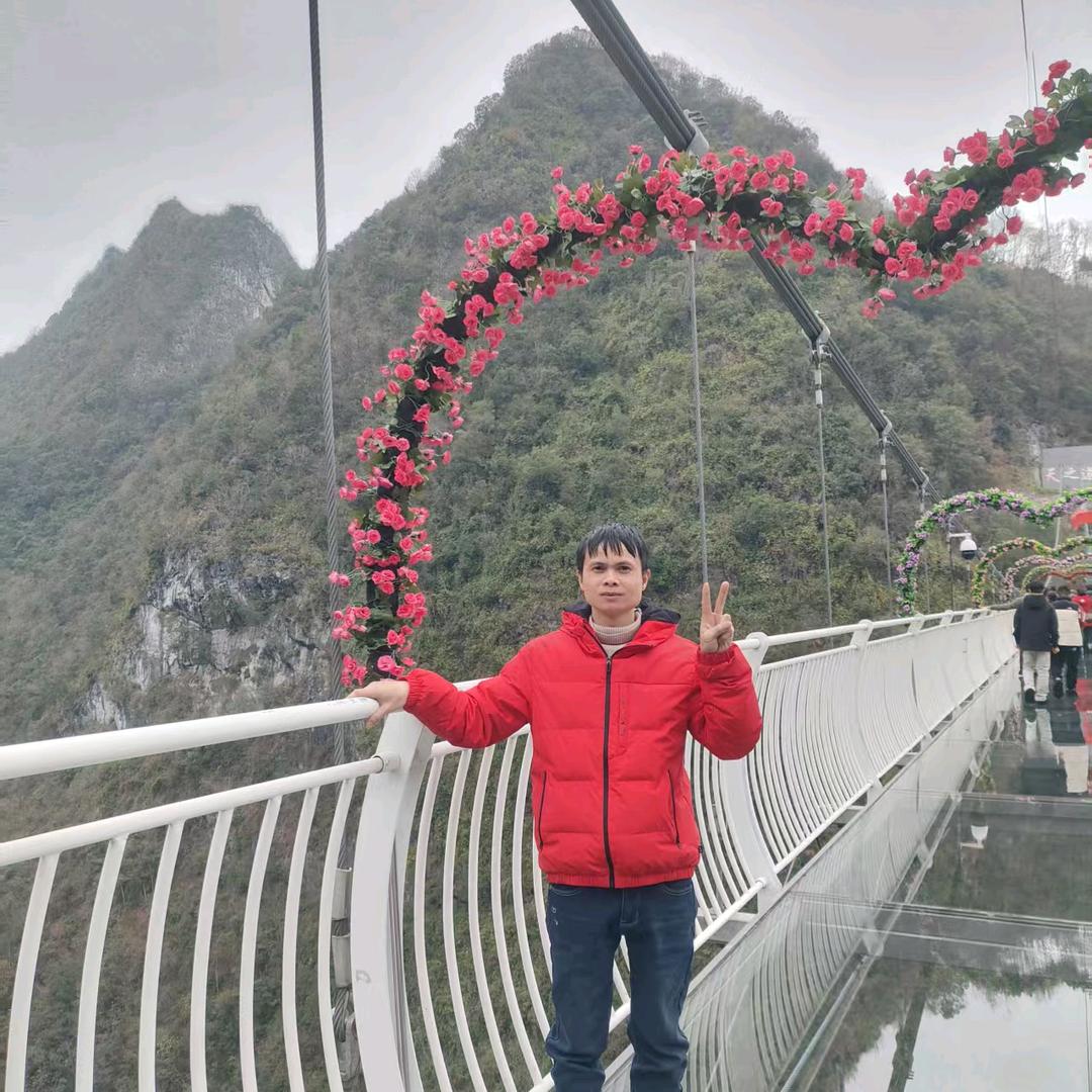 华芸香头像