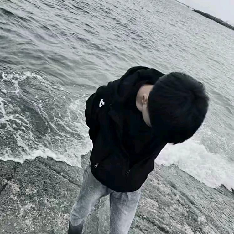 幸运单纯敷衍的男人头像