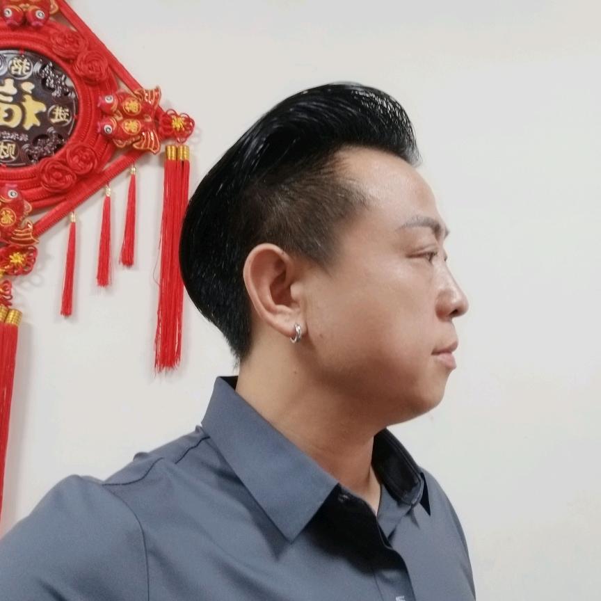 孤新随风飘