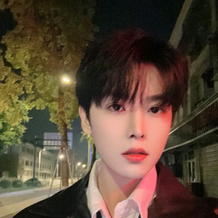 🐶🐶햇 빗 🚶🏽‍♀️🕴🏿